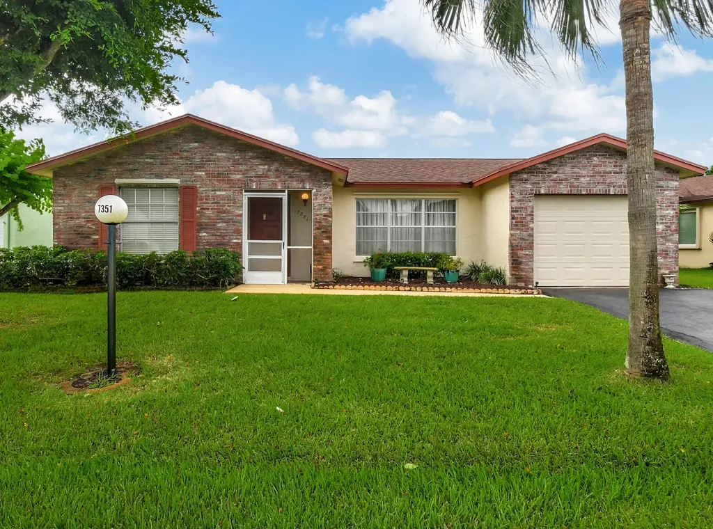 7351 Pine Park Drive N Lake Worth FL 33467