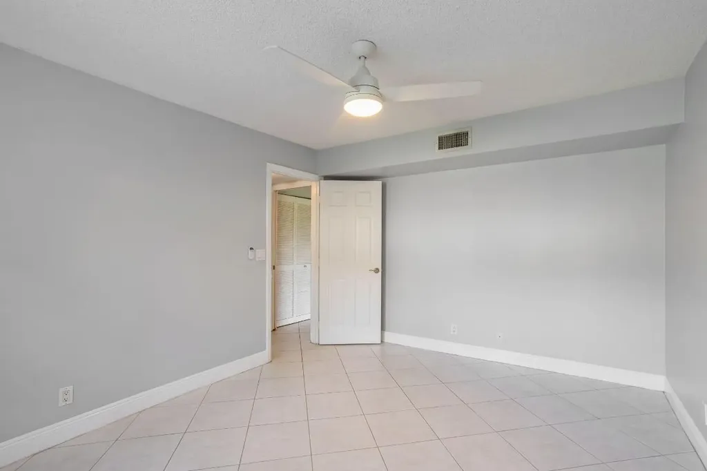 2900 SW 22nd Circle Delray Beach FL 33445