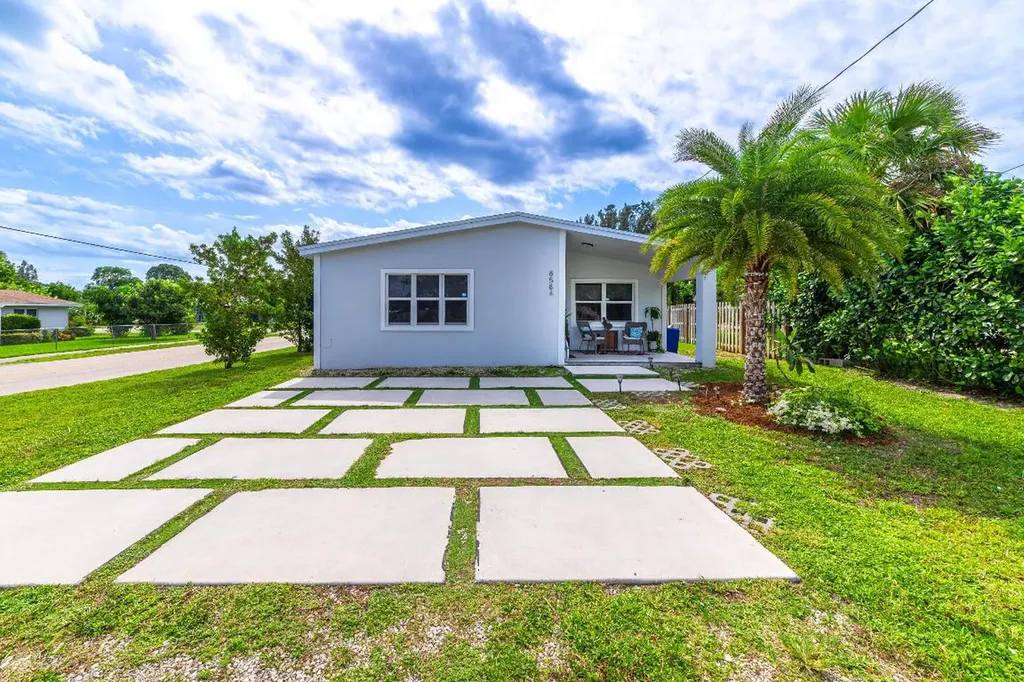 8584 SE Date Street Hobe Sound FL 33455
