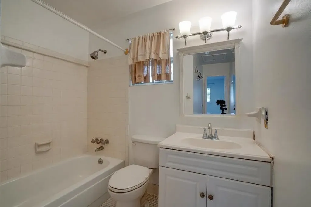 2111 NE 1st Court Boynton Beach FL 33435