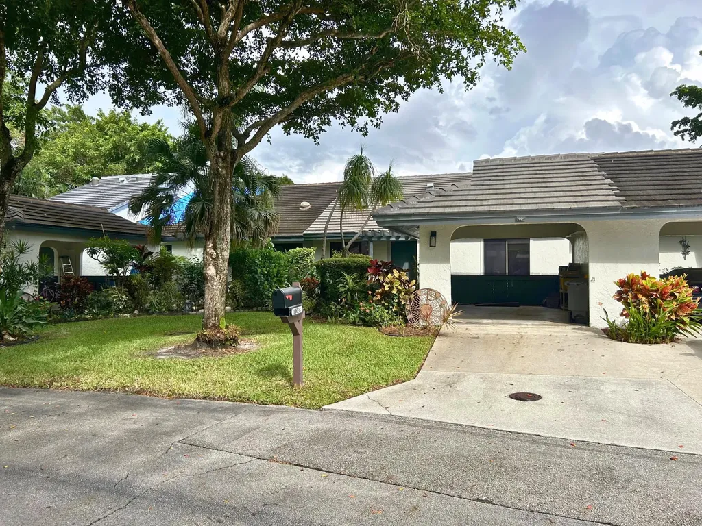 10058 Laurelwood Place Boynton Beach FL 33437