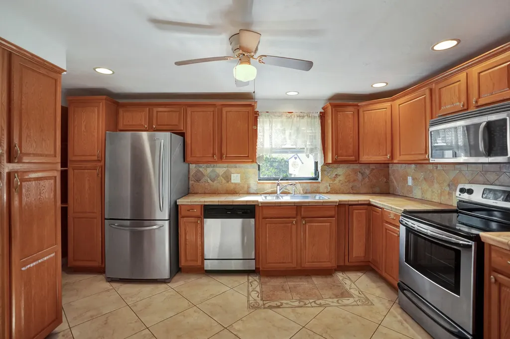 6350 Lakemont Circle Greenacres FL 33463