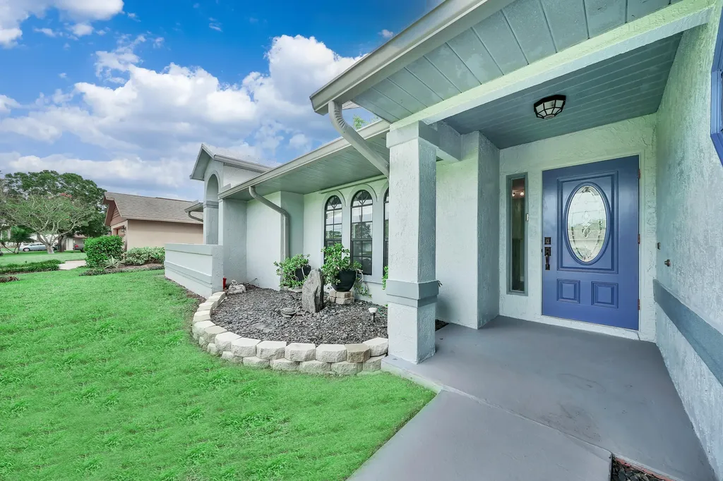 1592 SE Holiday Road Port St Lucie FL 34952