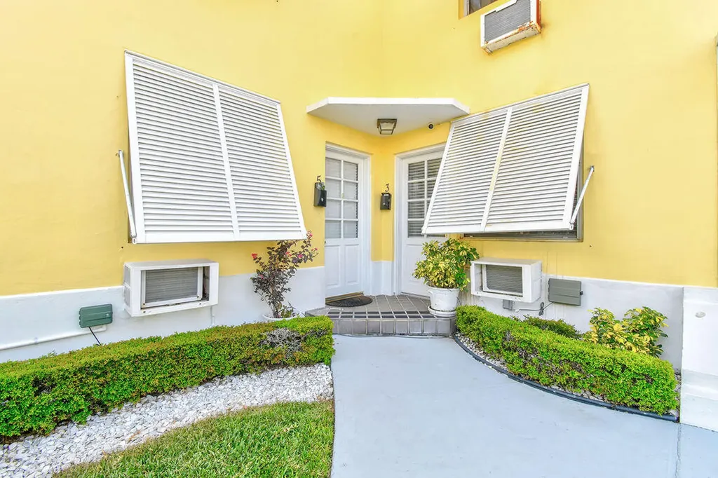 172 N County Road Palm Beach FL 33480