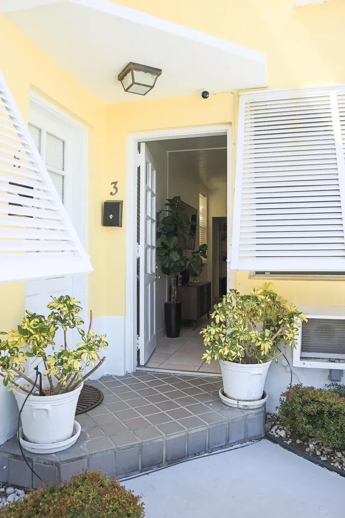 172 N County Road Palm Beach FL 33480
