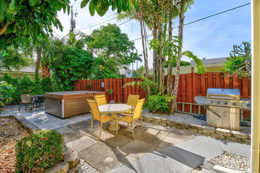 172 N County Road Palm Beach FL 33480