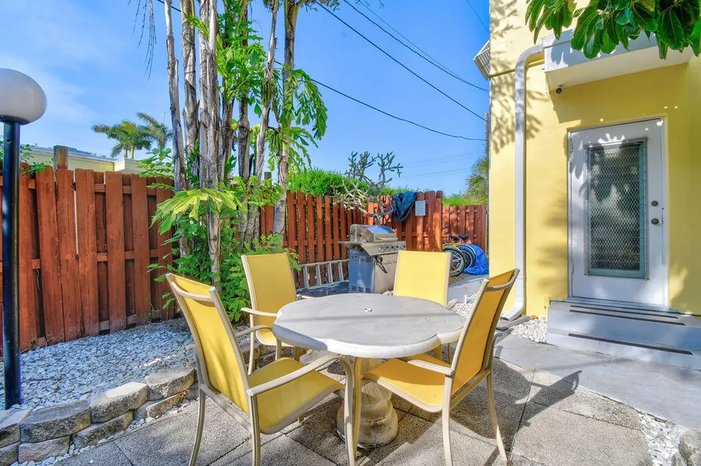 172 N County Road Palm Beach FL 33480