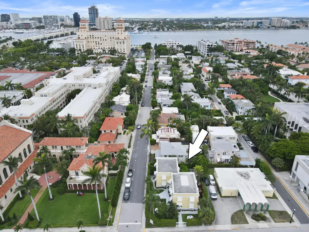 172 N County Road Palm Beach FL 33480