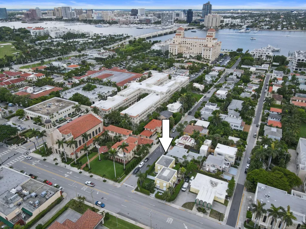 172 N County Road Palm Beach FL 33480