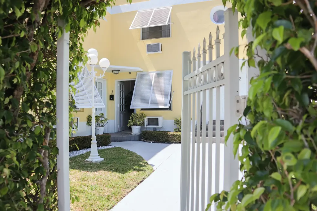 172 N County Road Palm Beach FL 33480