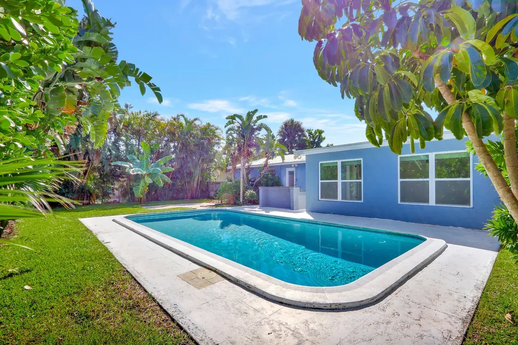 105 Beverly Road W Jupiter FL 33469