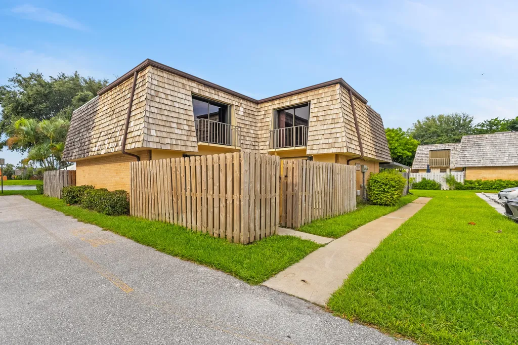 301 Arabian Road Palm Springs FL 33461