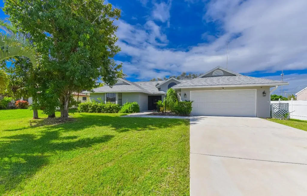 2202 SE Lucca Street Port St Lucie FL 34952