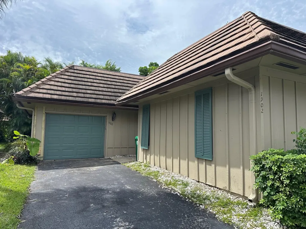 1902 Coquina Way Coral Springs FL 33071