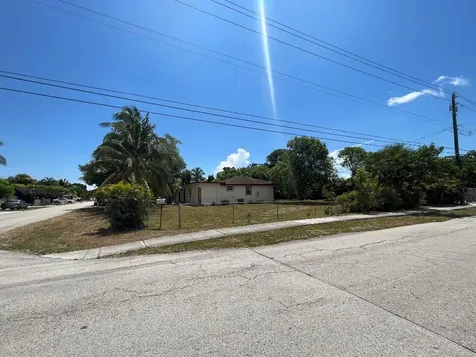 821 SW 4th Avenue Delray Beach FL 33444