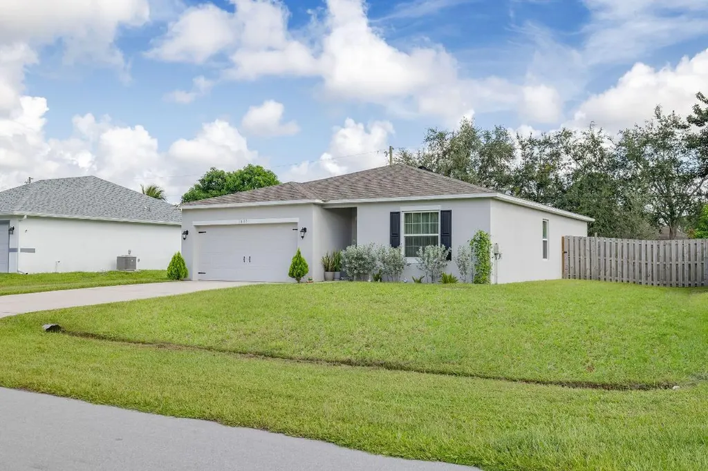 1817 SW Effland Avenue Port St Lucie FL 34953