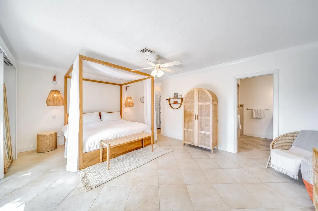 4010 NE 25th Avenue Lighthouse Point FL 33064