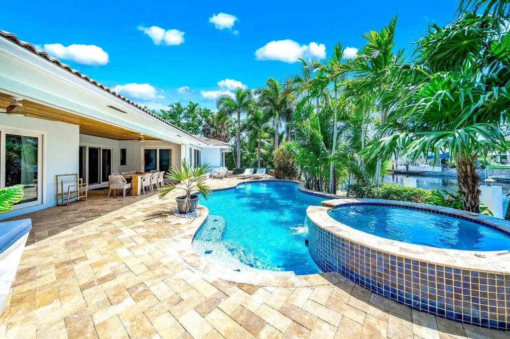 4010 NE 25th Avenue Lighthouse Point FL 33064