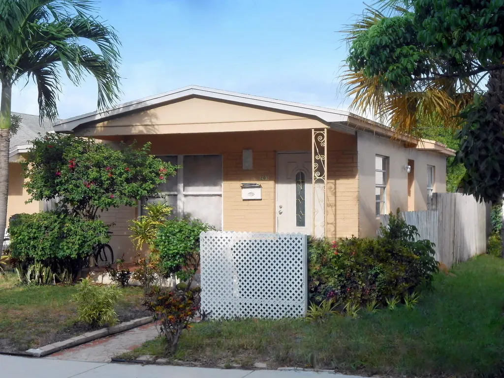 203 S F Street Lake Worth Beach FL 33460