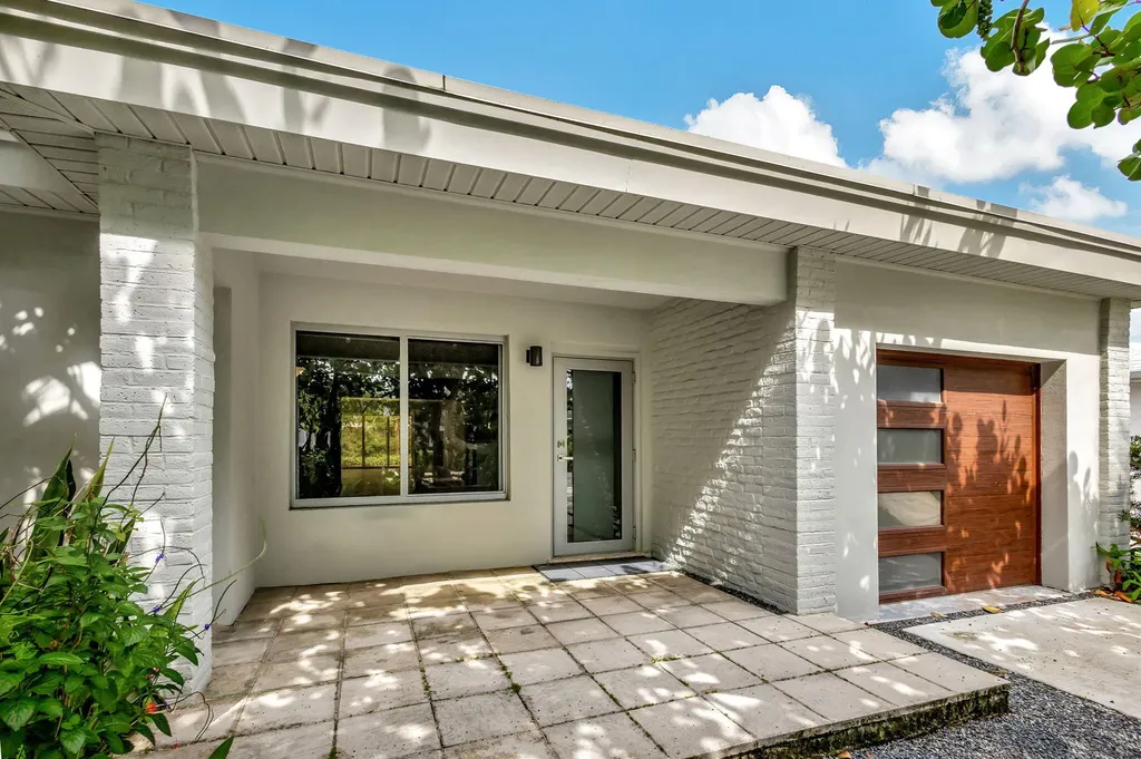 1217 N Palmway Lake Worth Beach FL 33460