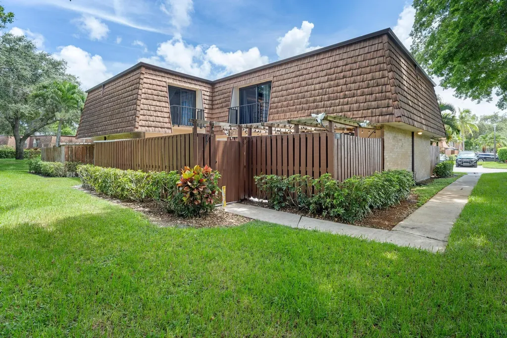 118 1st Lane Greenacres FL 33463