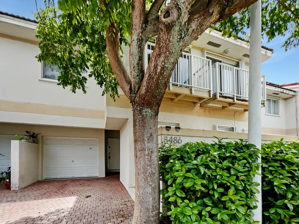 8486 Lagos De Campo Boulevard Tamarac FL 33321