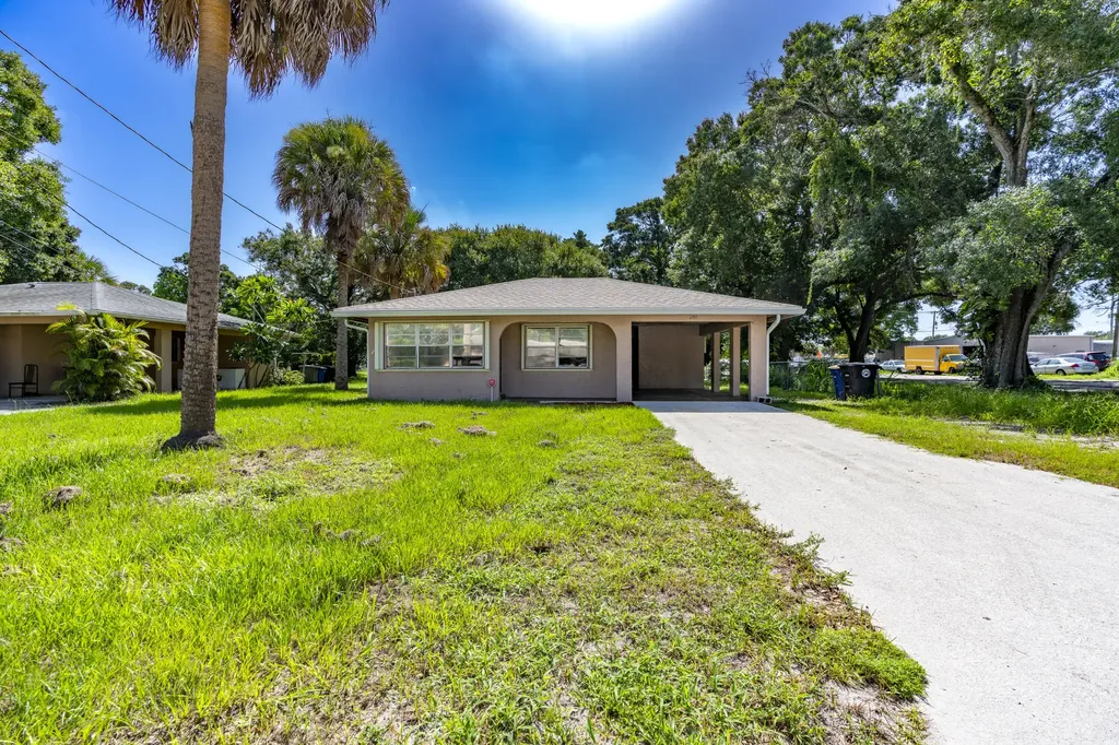 208 N 30th Street Fort Pierce FL 34947