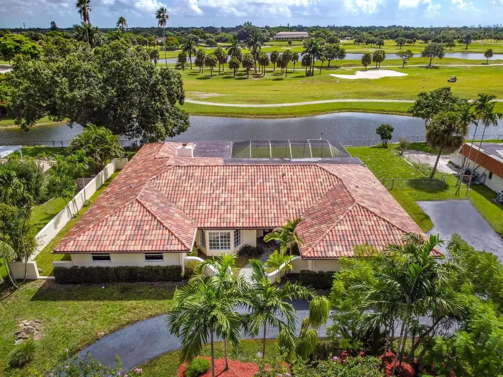300 W Tropical Way Plantation FL 33317