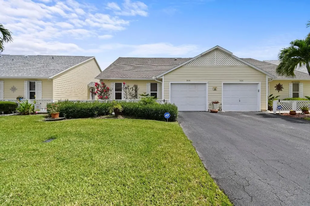 2616 SE Tropical East Circle Port St Lucie FL 34952