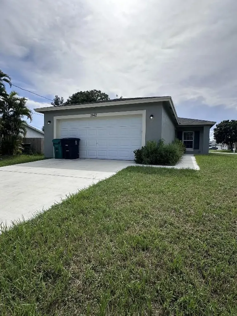 1942 SE Fairfield Street Port St Lucie FL 34983