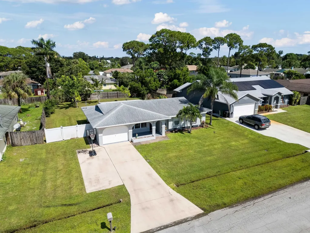 1167 SE Proctor Lane Port St Lucie FL 34983
