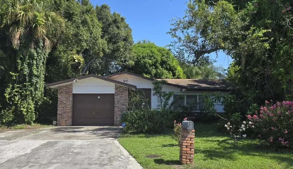 812 Palm Avenue Fort Pierce FL 34982