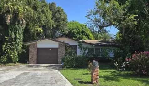 812 Palm Avenue Fort Pierce FL 34982