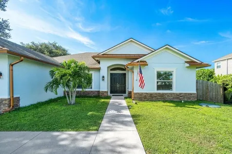 909 SW Kappa Avenue Port St Lucie FL 34953