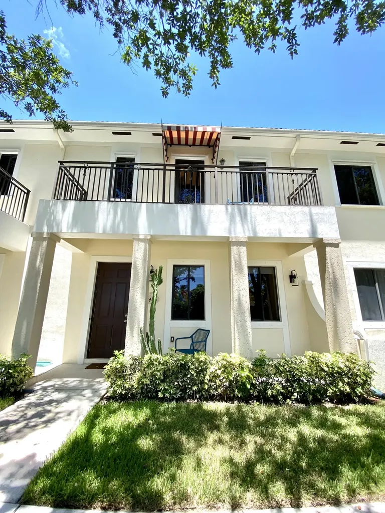 2405 Venetian Way Boynton Beach FL 33426