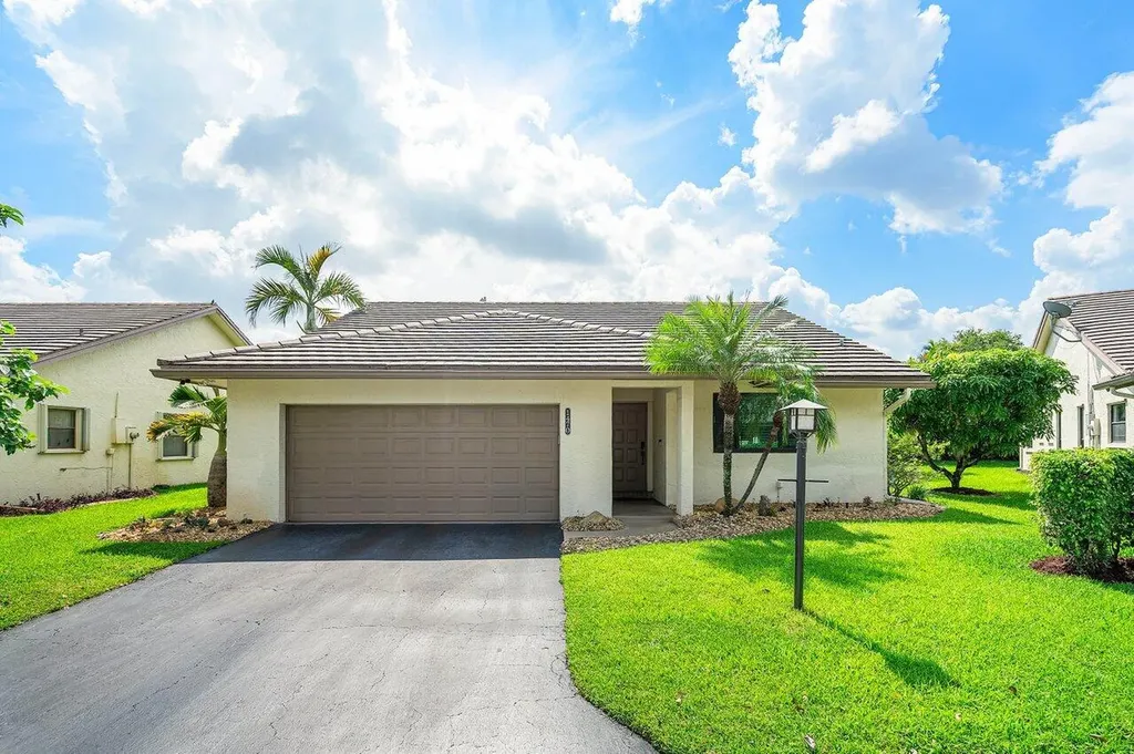 1470 Lakeview Circle Coral Springs FL 33071