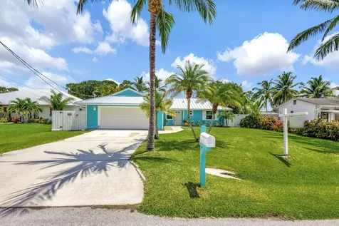 8285 SE Pinehaven Avenue Hobe Sound FL 33455