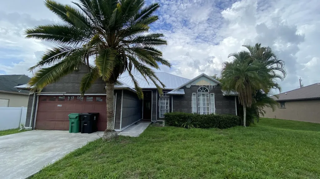 3204 SE Quay Street Port St Lucie FL 34984