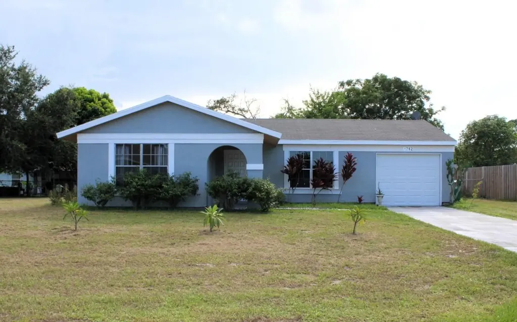 1762 SE Burgundy Lane Port St Lucie FL 34952