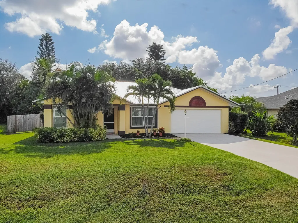 6924 NW Hershy Circle Port St Lucie FL 34983