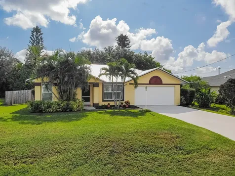 6924 NW Hershy Circle Port St Lucie FL 34983