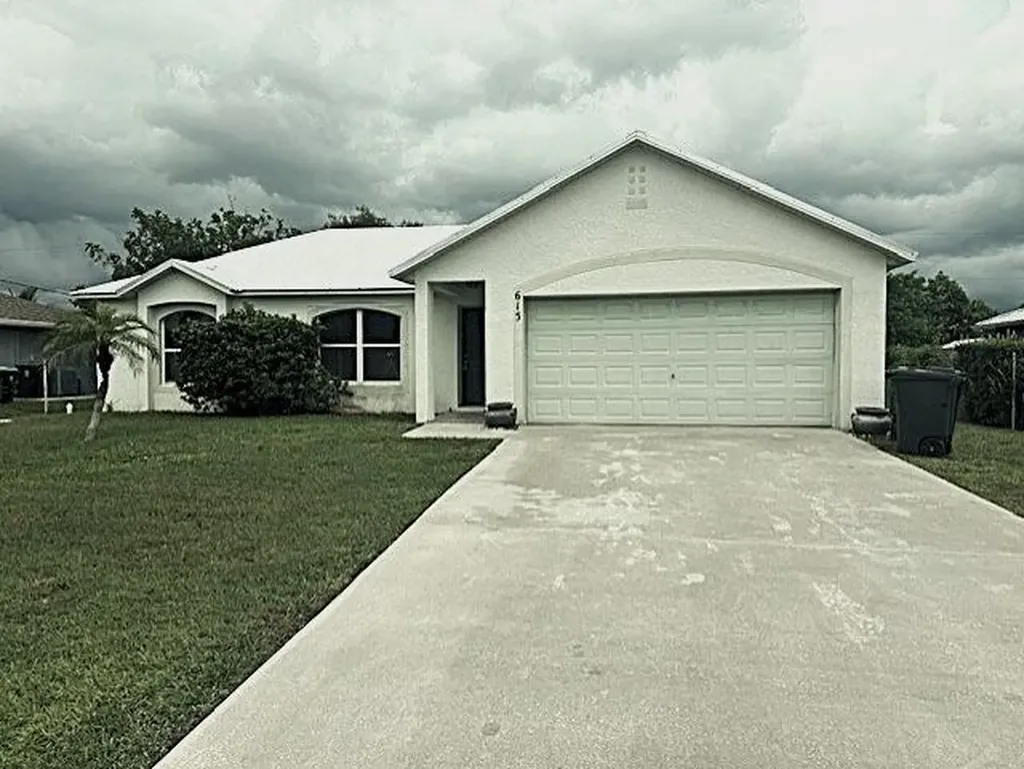615 SW Lakehurst Drive Port St Lucie FL 34983