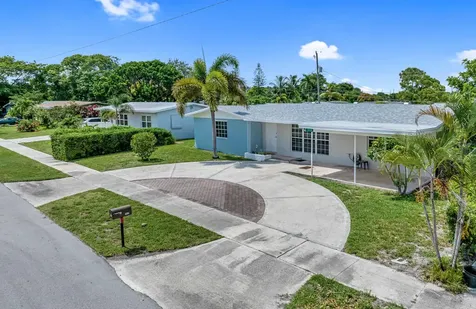 1415 W Bloxham Street Lantana FL 33462