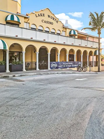 1415 W Bloxham Street Lantana FL 33462