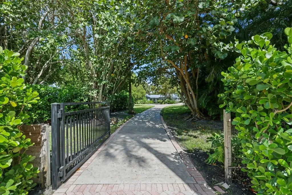 920 Hibiscus Lane Delray Beach FL 33444