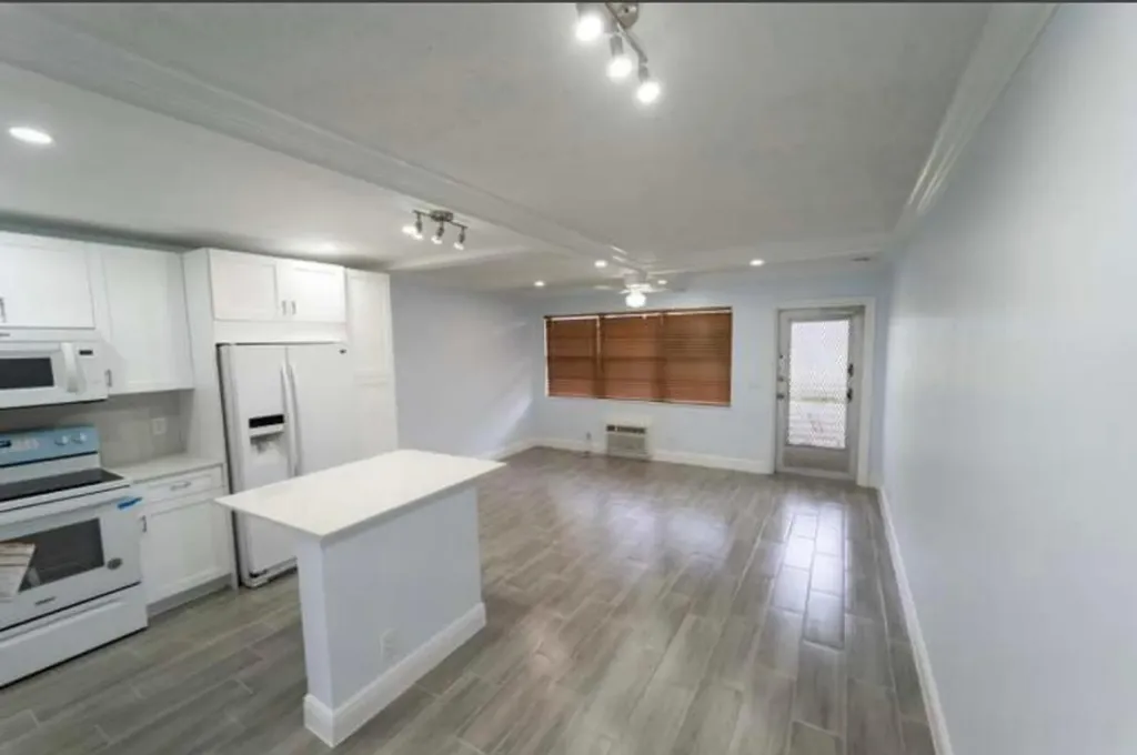309 Windsor N West Palm Beach FL 33417
