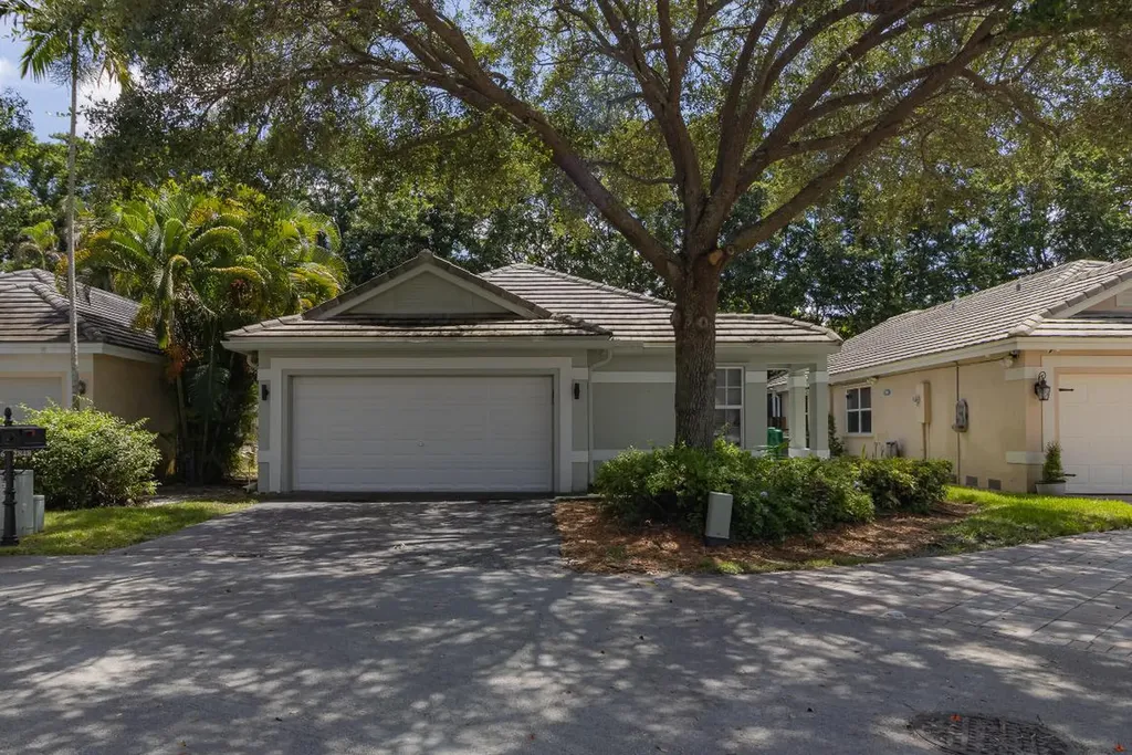 2848 Chapel Hill Court Davie FL 33328