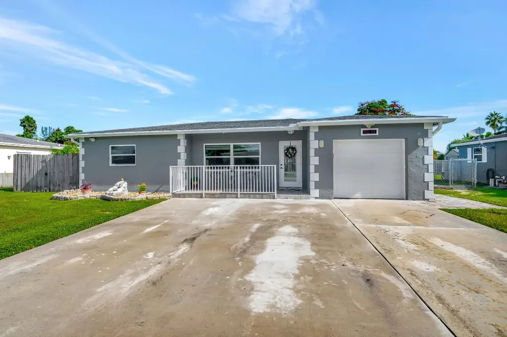 4613 Betelnut Street Boca Raton FL 33428