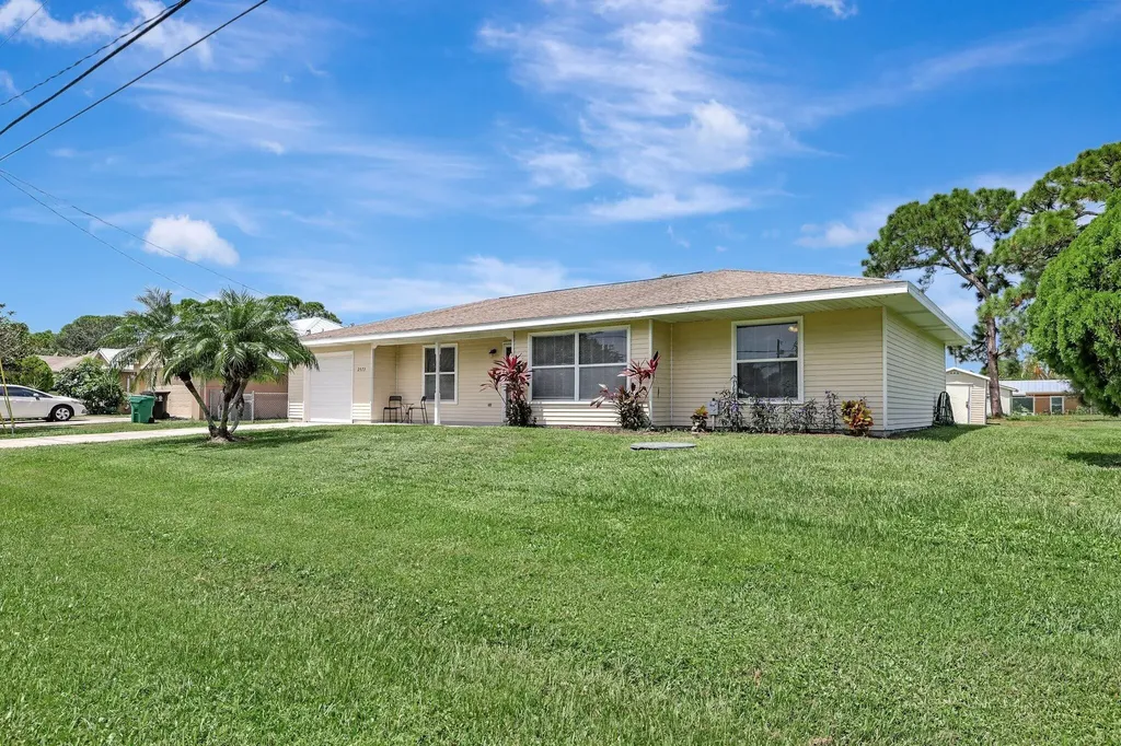 2573 SE Mariposa Avenue Port St Lucie FL 34952