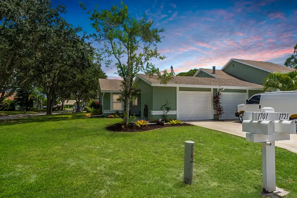1701 SE Balmoral Court Port St Lucie FL 34952